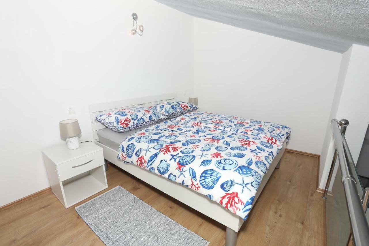 Apartman Kristian Trogir Exterior foto